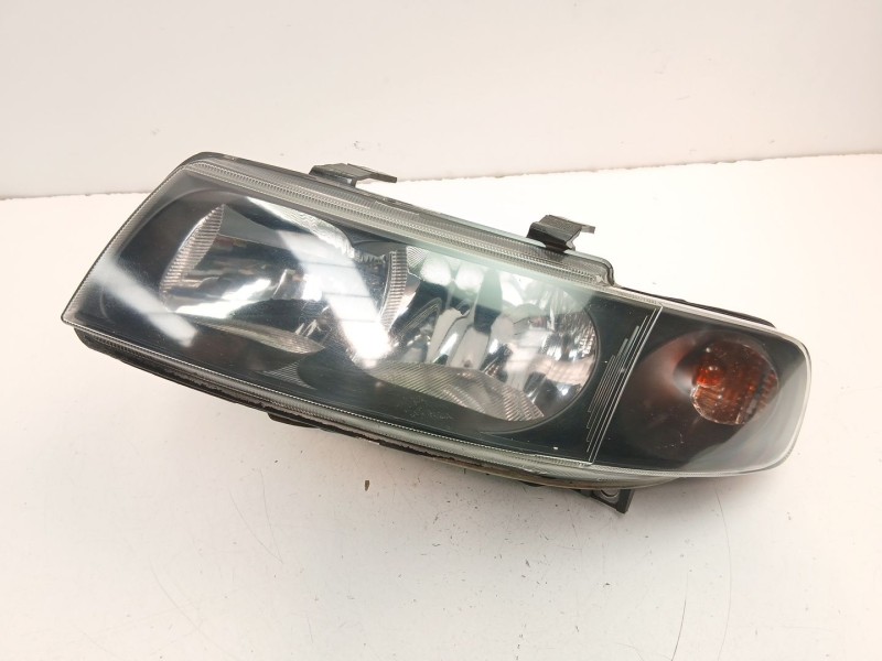 Recambio de faro izquierdo para seat toledo ii (1m2) 1.6 16v referencia OEM IAM 1M1941015  