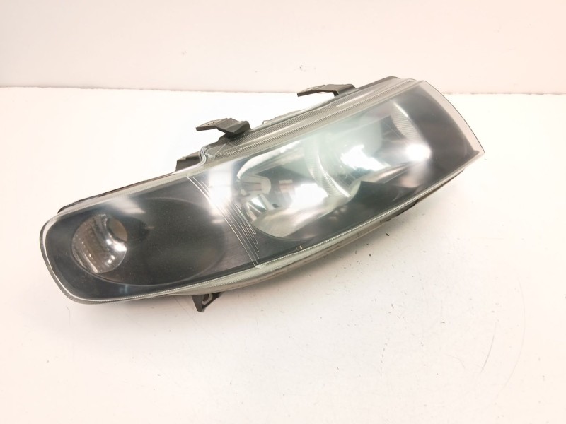 Recambio de faro derecho para seat toledo ii (1m2) 1.6 16v referencia OEM IAM 1M1941002D  