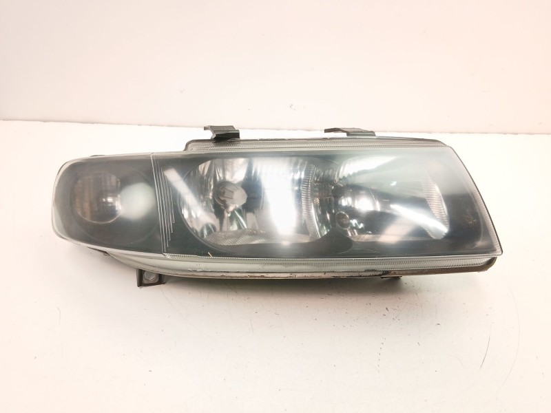 Recambio de faro derecho para seat toledo ii (1m2) 1.6 16v referencia OEM IAM 1M1941002D  