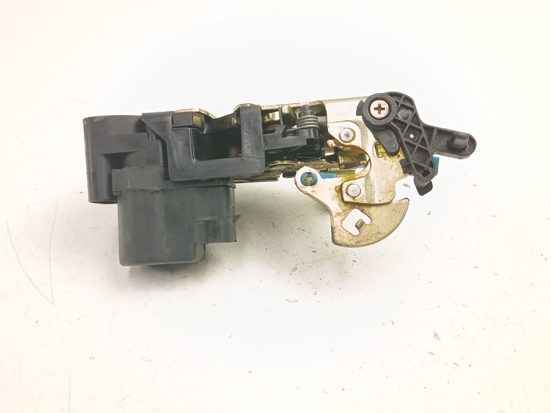 Recambio de cerradura puerta trasera derecha para daewoo tacuma (u100) 1.6 referencia OEM IAM 96260996  