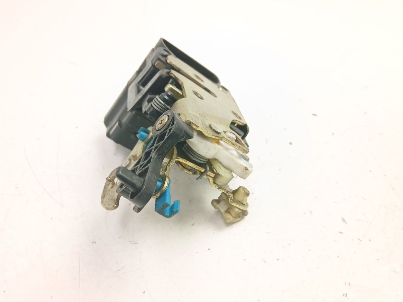 Recambio de cerradura puerta trasera derecha para daewoo tacuma (u100) 1.6 referencia OEM IAM 96260996  