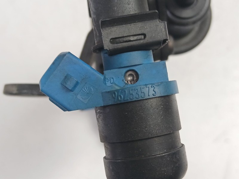 Recambio de inyectores juego para daewoo tacuma (u100) 1.6 referencia OEM IAM 96253573  