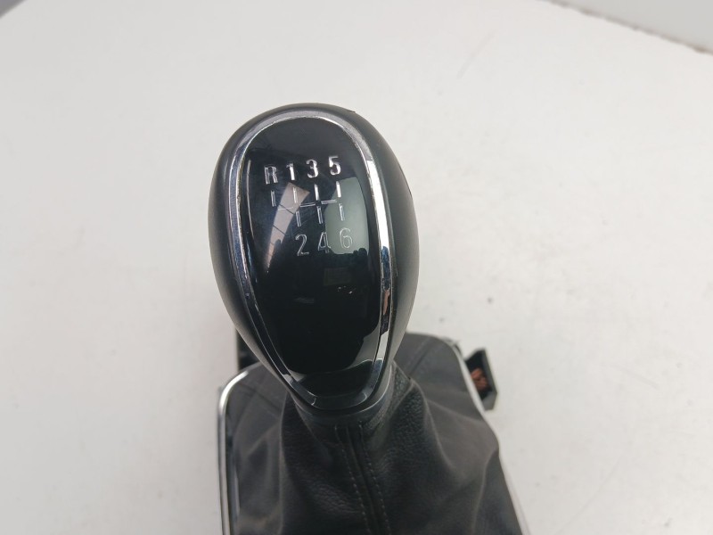 Recambio de palanca cambio manual para opel insignia a sedán (g09) 2.0 cdti (69) referencia OEM IAM 55563829  