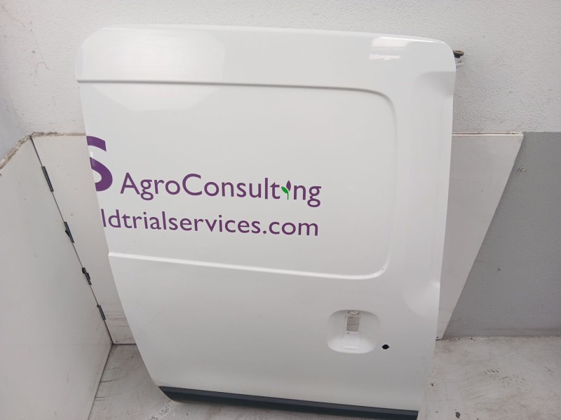 Recambio de puerta trasera derecha para dacia dokker ambiance referencia OEM IAM 821004257R  
