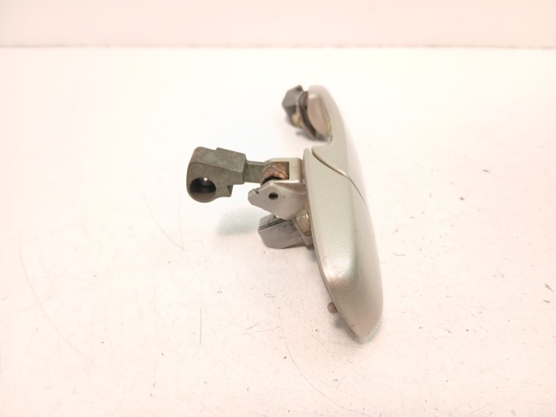 Recambio de manilla trasera derecha para mazda 3 (bk) 1.6 di turbo referencia OEM IAM GJ6A58410D28  