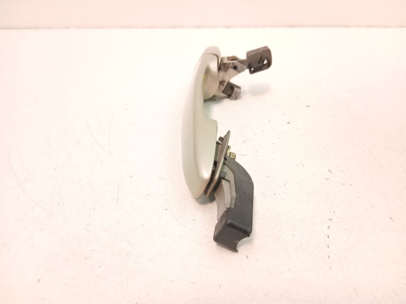 Recambio de manilla trasera derecha para mazda 3 (bk) 1.6 di turbo referencia OEM IAM GJ6A58410D28  