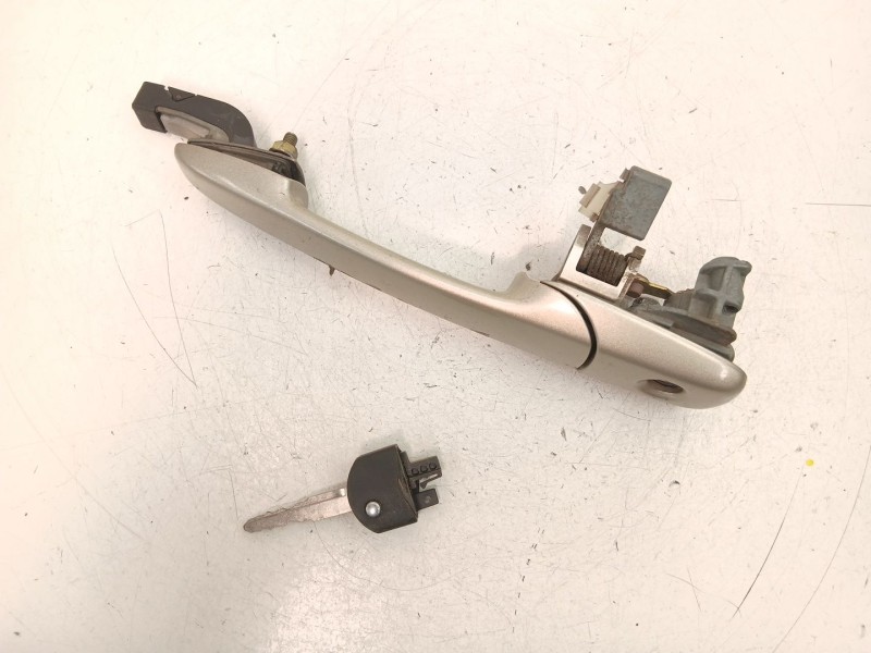 Recambio de manilla delantera izquierda para mazda 3 (bk) 1.6 di turbo referencia OEM IAM GJ6A59410E28  