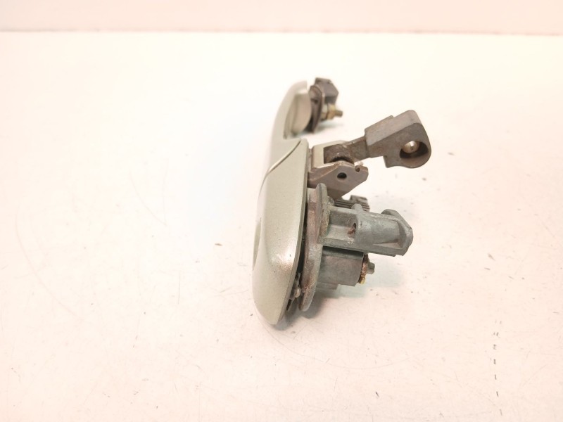 Recambio de manilla delantera izquierda para mazda 3 (bk) 1.6 di turbo referencia OEM IAM GJ6A59410E28  
