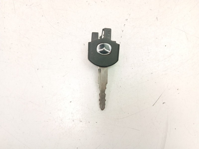 Recambio de manilla delantera izquierda para mazda 3 (bk) 1.6 di turbo referencia OEM IAM GJ6A59410E28  