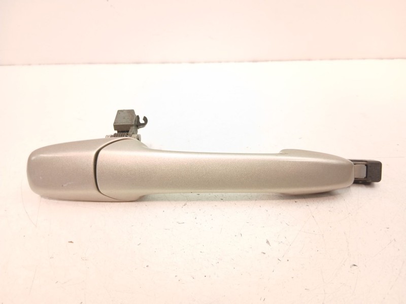 Recambio de manilla delantera derecha para mazda 3 (bk) 1.6 di turbo referencia OEM IAM GJ6A58410D28  