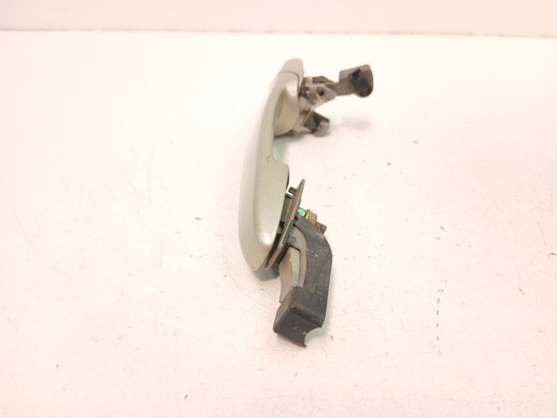Recambio de manilla delantera derecha para mazda 3 (bk) 1.6 di turbo referencia OEM IAM GJ6A58410D28  