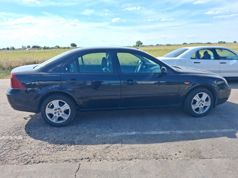 ford mondeo iii sedán (b4y) del año 2001