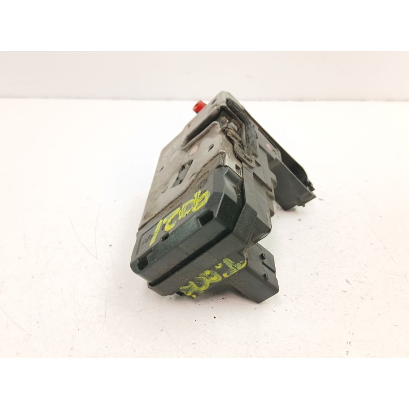 Recambio de cerradura puerta trasera derecha para opel astra h (a04) 1.7 cdti (l48) referencia OEM IAM 13210739  