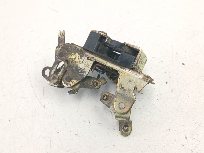 Recambio de cerradura puerta trasera izquierda para daewoo aranos 2.0 referencia OEM IAM 90159254  