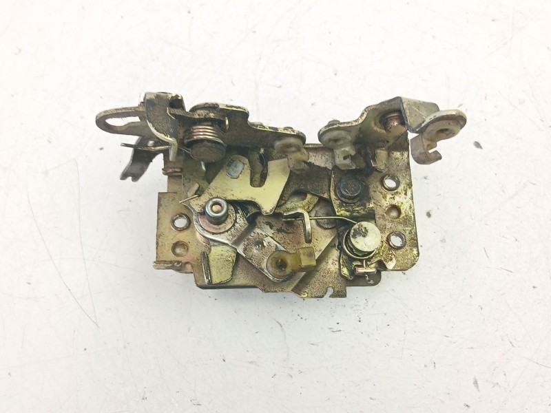 Recambio de cerradura puerta trasera izquierda para daewoo aranos 2.0 referencia OEM IAM 90159254  
