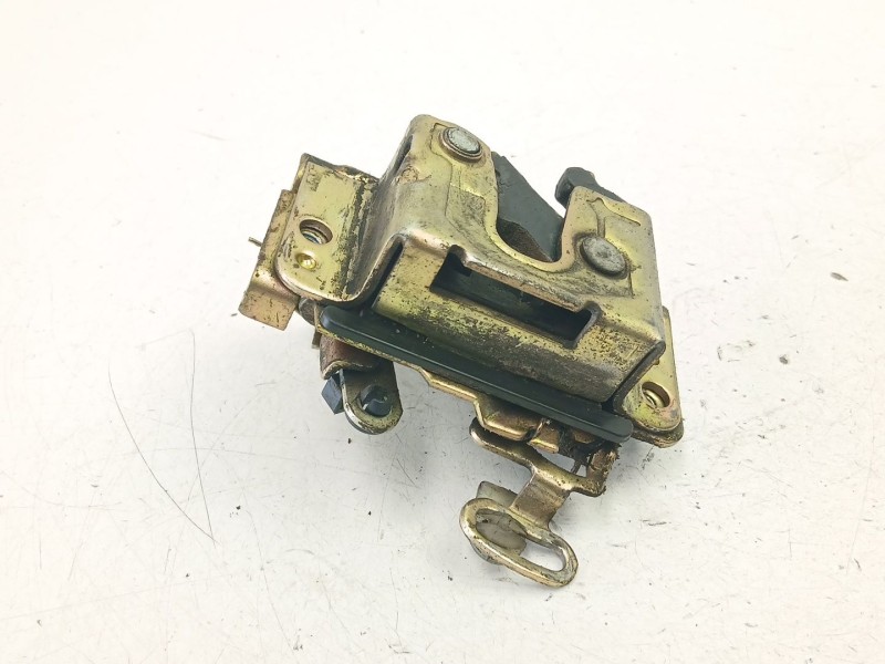 Recambio de cerradura puerta delantera derecha para daewoo aranos 2.0 referencia OEM IAM 90120865  