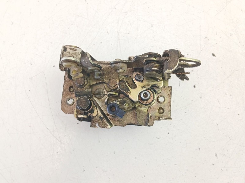 Recambio de cerradura puerta trasera derecha para daewoo aranos 2.0 referencia OEM IAM 90159255  