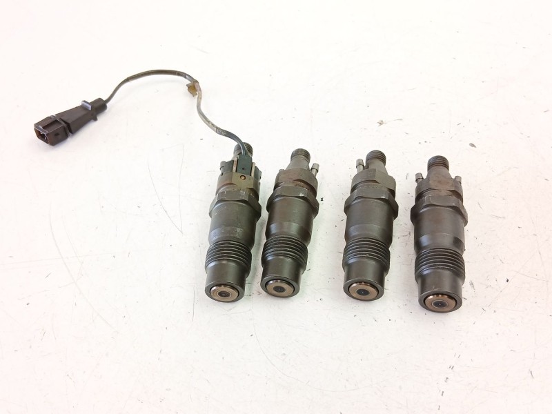 Recambio de inyectores juego para nissan primera (p11) 2.0 td referencia OEM IAM 166002J610 0432217308 166002J600