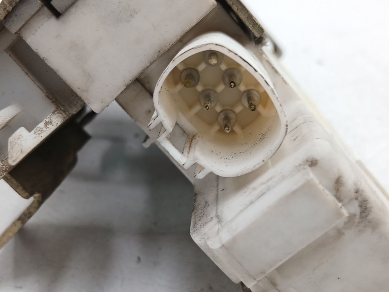 Recambio de cerradura puerta delantera izquierda para ford mondeo ii sedán (bfp) 1.8 td referencia OEM IAM 95BBF213A65LA  