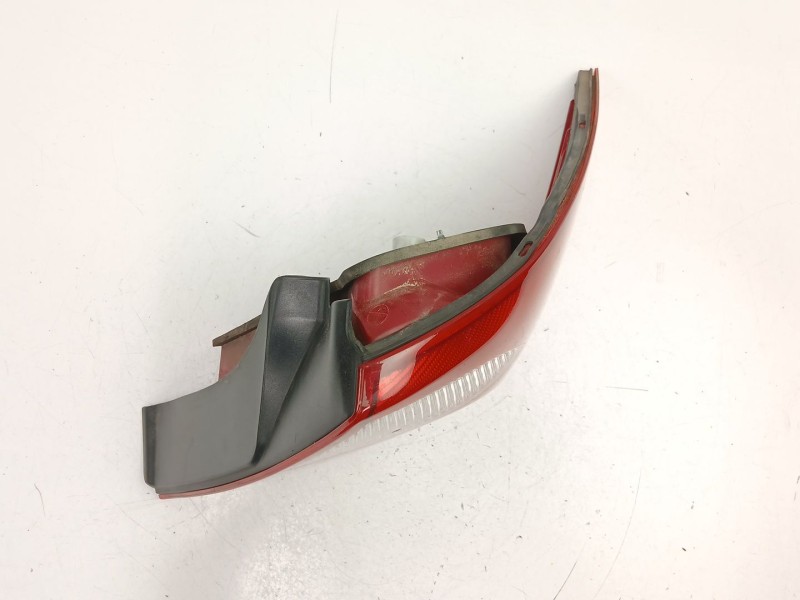 Recambio de piloto trasero derecho para ford mondeo iii sedán (b4y) 2.0 tdci referencia OEM IAM 3S7113404A  