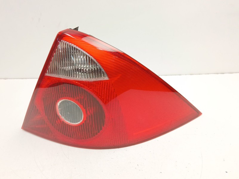 Recambio de piloto trasero derecho para ford mondeo iii sedán (b4y) 2.0 tdci referencia OEM IAM 3S7113404A  