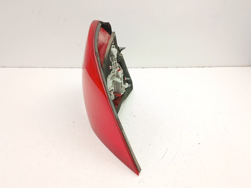 Recambio de piloto trasero derecho para ford mondeo iii sedán (b4y) 2.0 tdci referencia OEM IAM 3S7113404A  