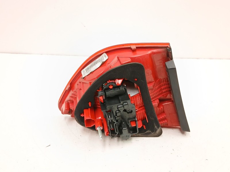 Recambio de piloto porton derecho para seat exeo st (3r5) 1.8 tsi referencia OEM IAM 3R9945094 89500361 