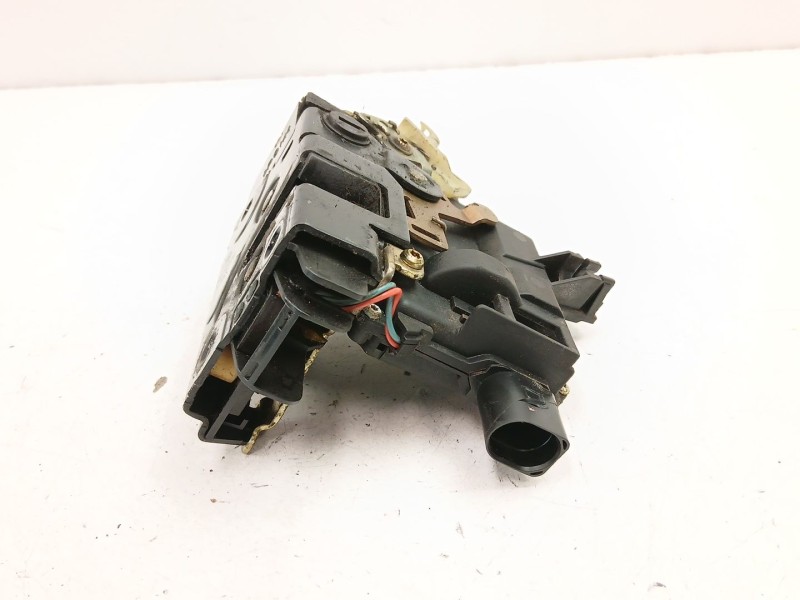 Recambio de cerradura puerta trasera izquierda para volkswagen golf iv (1j1) 1.9 tdi referencia OEM IAM 3B4839015A  
