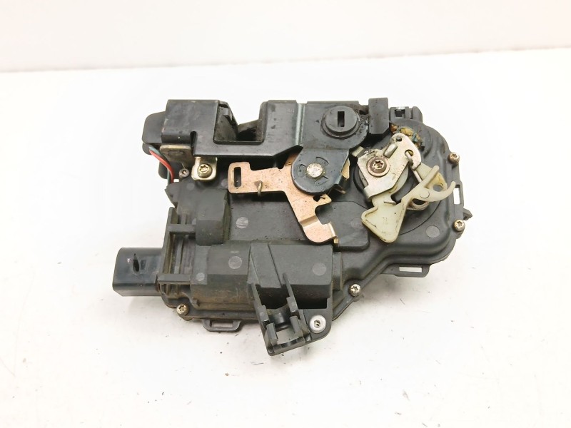 Recambio de cerradura puerta trasera izquierda para volkswagen golf iv (1j1) 1.9 tdi referencia OEM IAM 3B4839015A  