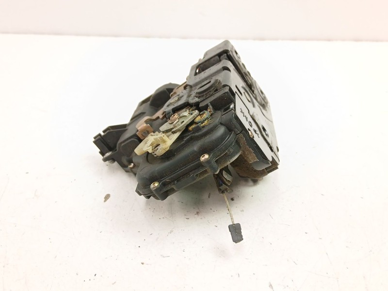 Recambio de cerradura puerta trasera izquierda para volkswagen golf iv (1j1) 1.9 tdi referencia OEM IAM 3B4839015A  