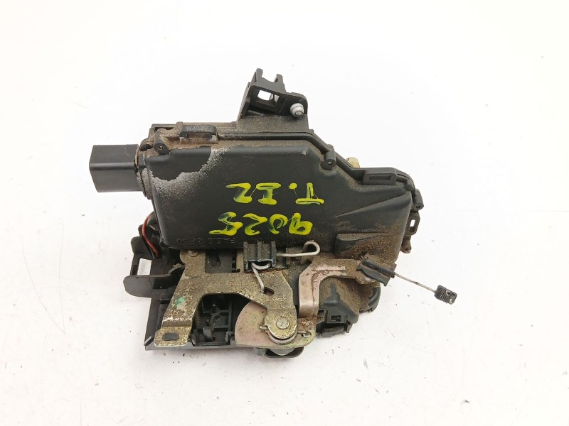 Recambio de cerradura puerta trasera izquierda para volkswagen golf iv (1j1) 1.9 tdi referencia OEM IAM 3B4839015A  