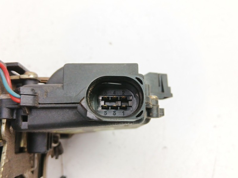 Recambio de cerradura puerta trasera izquierda para volkswagen golf iv (1j1) 1.9 tdi referencia OEM IAM 3B4839015A  