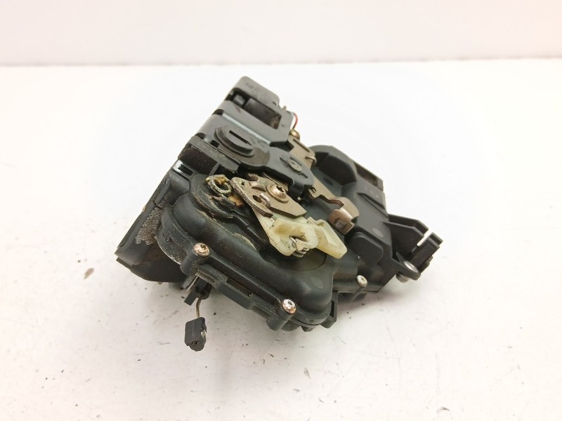 Recambio de cerradura puerta trasera derecha para volkswagen golf iv (1j1) 1.9 tdi referencia OEM IAM 3B4839016A  