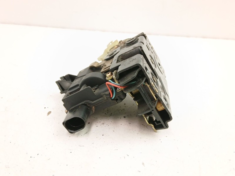 Recambio de cerradura puerta trasera derecha para volkswagen golf iv (1j1) 1.9 tdi referencia OEM IAM 3B4839016A  