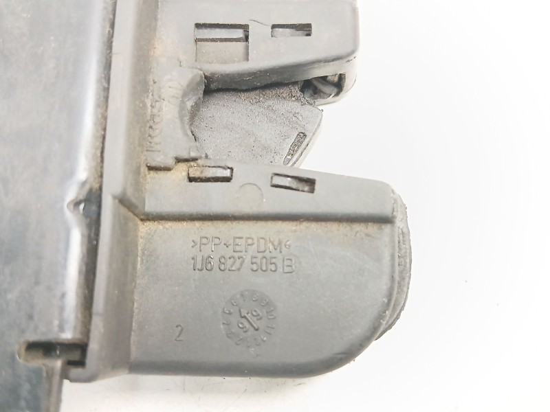 Recambio de cerradura maletero porton para volkswagen golf iv (1j1) 1.9 tdi referencia OEM IAM 1J6827505B  
