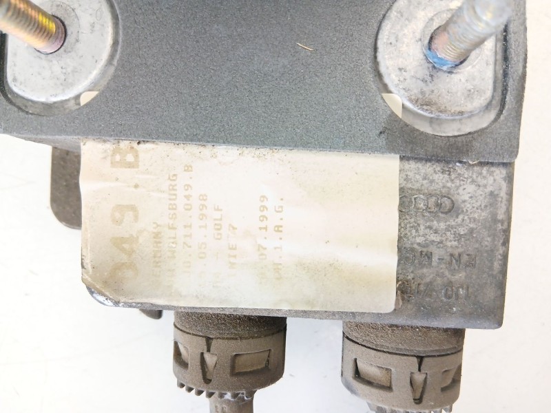 Recambio de palanca cambio manual para volkswagen golf iv (1j1) 1.9 tdi referencia OEM IAM 1J0711049B  