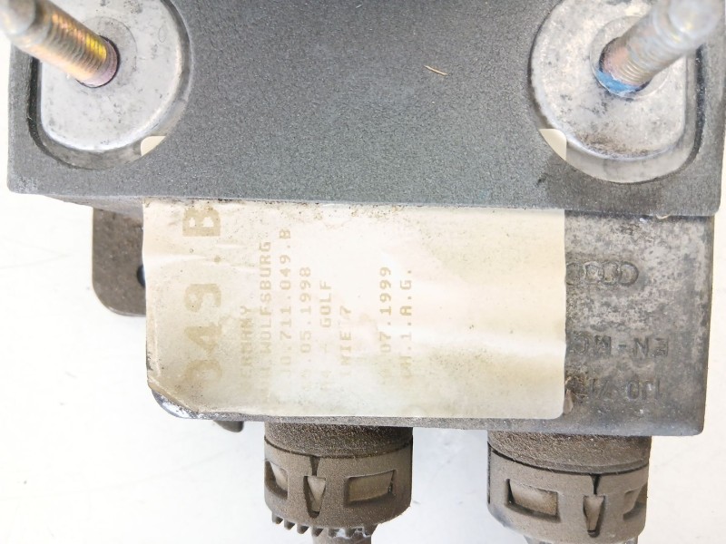 Recambio de palanca cambio manual para volkswagen golf iv (1j1) 1.9 tdi referencia OEM IAM 1J0711049B  