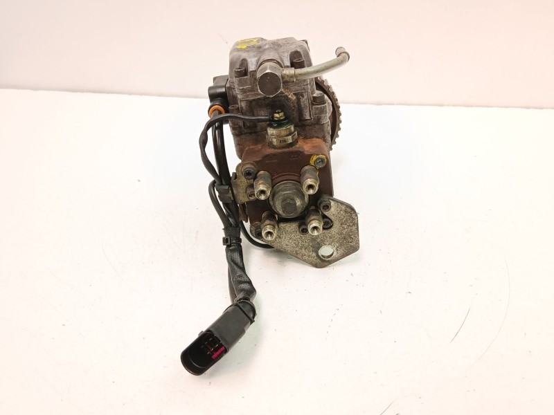 Recambio de bomba inyectora diesel para volkswagen golf iv (1j1) 1.9 tdi referencia OEM IAM 038130107D 0460404977 
