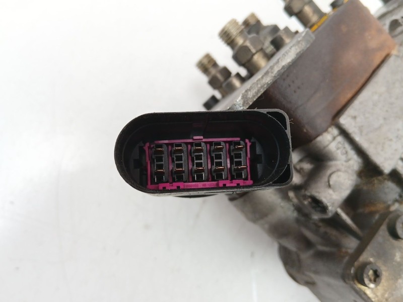 Recambio de bomba inyectora diesel para volkswagen golf iv (1j1) 1.9 tdi referencia OEM IAM 038130107D 0460404977 