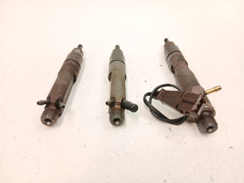 Recambio de inyectores juego para volkswagen golf iv (1j1) 1.9 tdi referencia OEM IAM 028130201T  028130201S