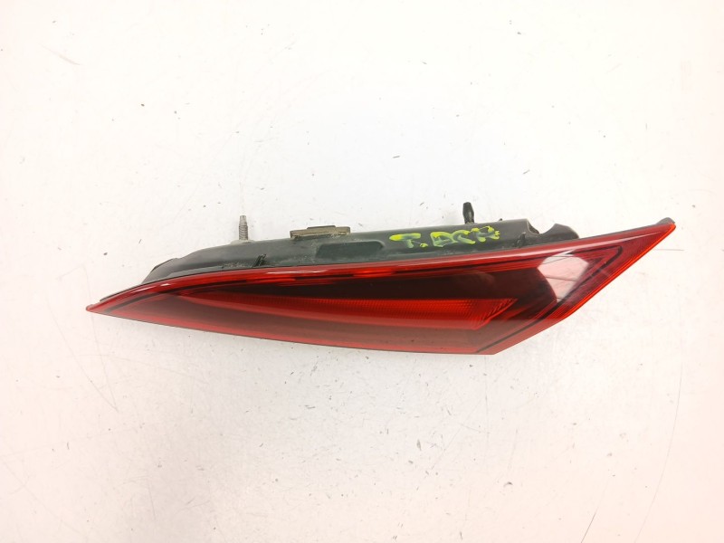 Recambio de piloto porton derecho para opel insignia a sedán (g09) 2.0 cdti (69) referencia OEM IAM 23135916  