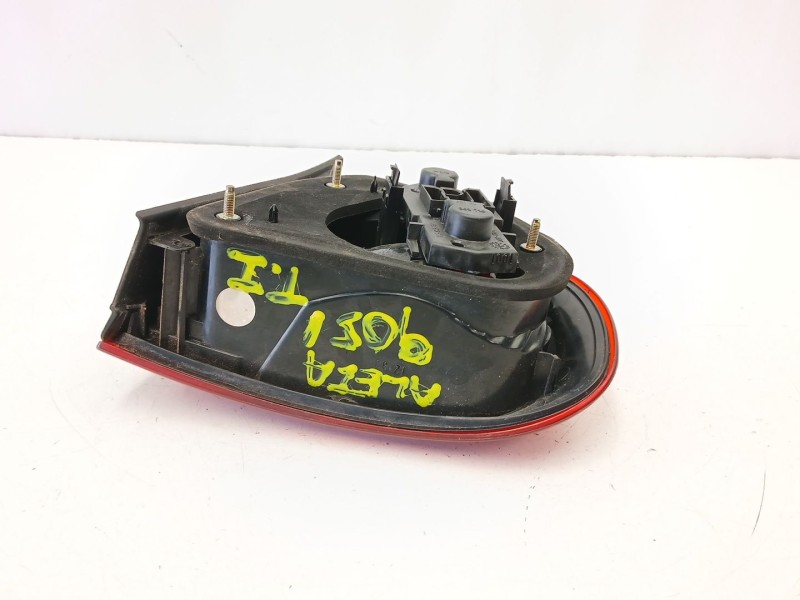 Recambio de piloto trasero izquierdo para seat toledo ii (1m2) 1.9 tdi referencia OEM IAM 1M6945095B  