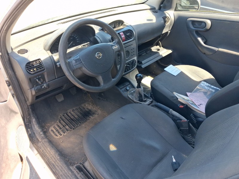 opel corsa c (x01) del año 2003