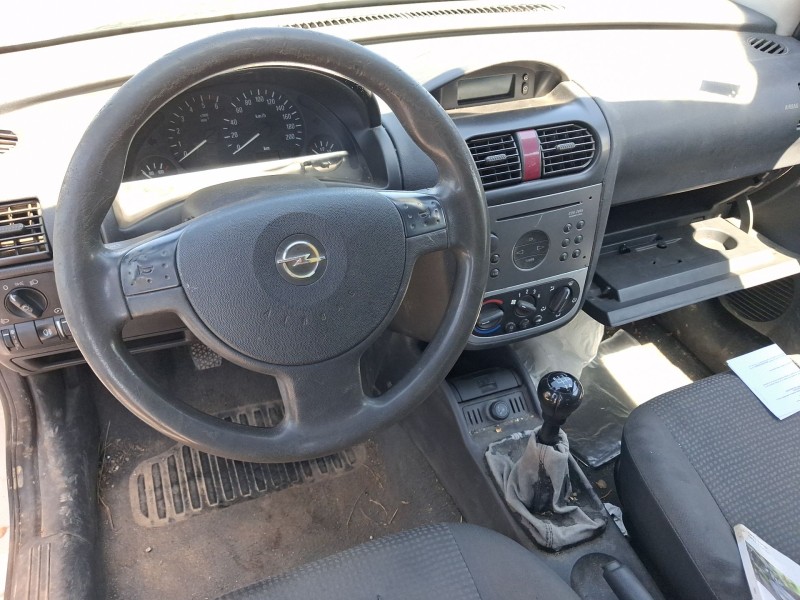 opel corsa c (x01) del año 2003