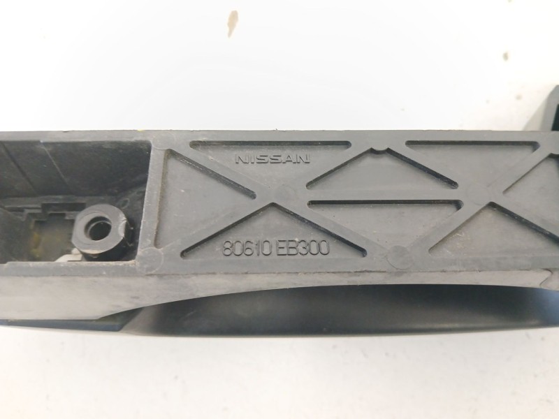 Recambio de manilla delantera derecha para nissan navara np300 (d40) 2.5 dci 4wd referencia OEM IAM 80610EB300  