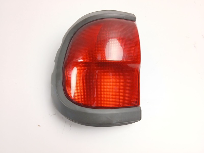 Recambio de piloto trasero izquierdo para nissan terrano ii (r20) 2.7 tdi 4wd referencia OEM IAM 268550X000  