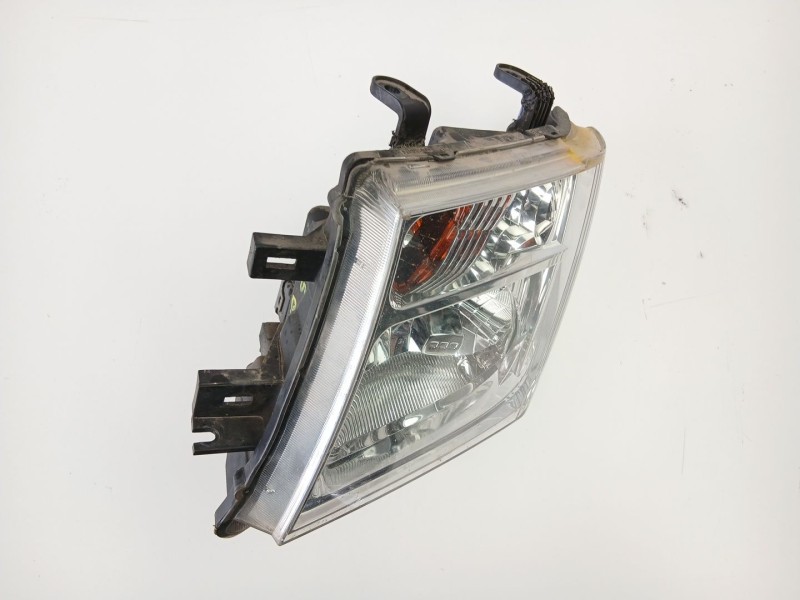 Recambio de faro izquierdo para nissan navara np300 (d40) 2.5 dci 4wd referencia OEM IAM 26060EB30A  