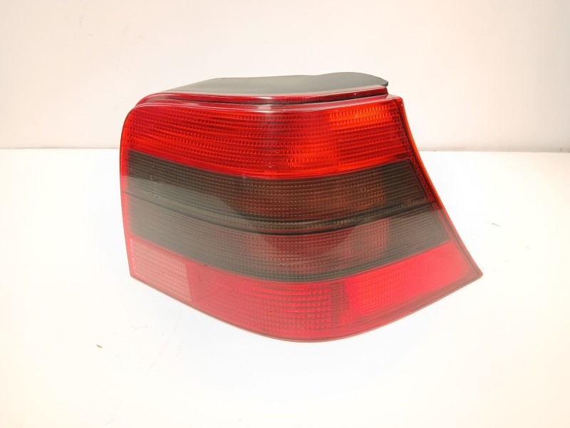 Recambio de piloto trasero derecho para volkswagen golf iv (1j1) 1.9 tdi referencia OEM IAM 1J6945112S  