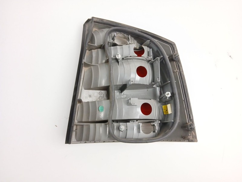 Recambio de piloto trasero izquierdo para opel vectra c gts (z02) 1.9 cdti (f68) referencia OEM IAM 13131000  