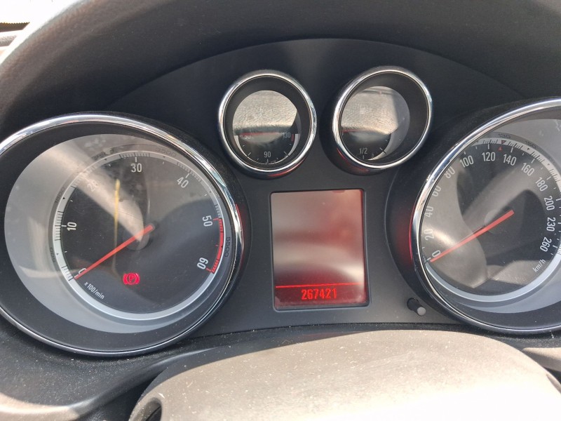 opel insignia a (g09) del año 2011